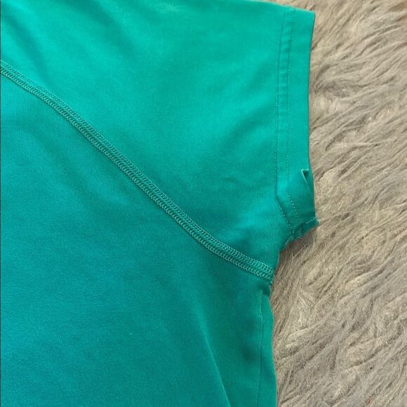 Under armour heat gear vneck logo tshirt - Picture 3 of 8